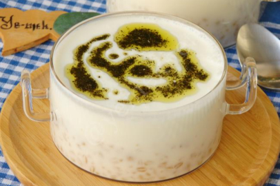 Yaz Sıcaklarına Ferahlatıcı Çözüm: Ayran Aşı Çorbası Tarifi