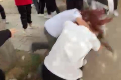 Ortaokul Öğrencileri Birbirine Girdi: O Anlar Kameraya Yansıdı