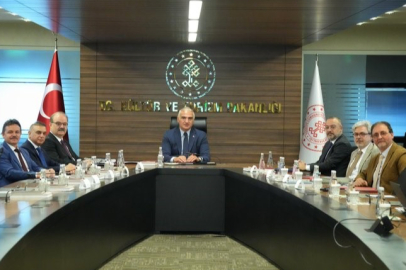 Bakan Ersoy, Yunus Emre Enstitüsü mütevelli heyeti ile bir araya geldi