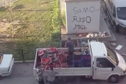 Çileklerini Satamayan Pazarcı Sinirlenip Kalan Çilekleri Çöpe Döktü