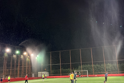 Düzce'de Bir Halı Saha Müşterilerini Sıcak Havadan Kurtardı