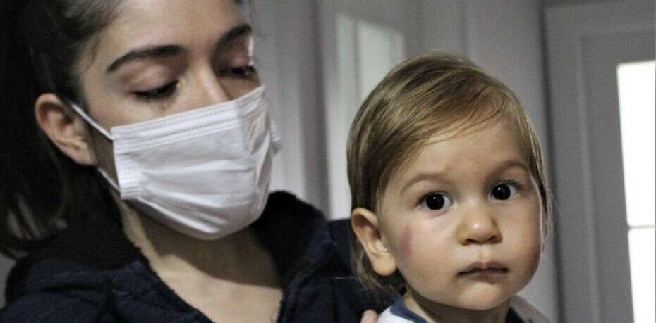 20 köpek saldırdı...1 yaşındaki bebeğe büyük şok...