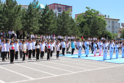 “450 kişilik gösteri Türkiye'de ilk” 