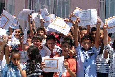 MEB'den Devamsızlık Uyarısı: 5 Gün Devamsızlık Yapan Öğrenciler Belge Alamayacak!