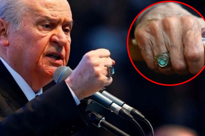  MHP Lideri Bahçeli'nin "Allah Bana Yeter" Yüzüğü Dikkat Çekti