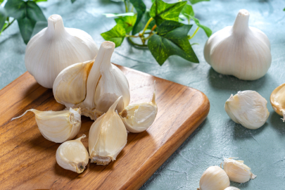 Sarımsak Kaşlara Sürülür mü? Uzmanlar Uyarıyor!