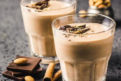 Evde Çikolatalı Protein Smoothie Yapmanın Püf Noktaları: Sağlıklı ve Ekonomik Çözüm!