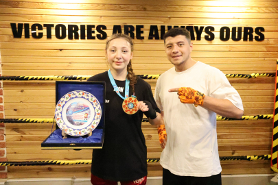 Sümeyye Kılıç Kick Boksta Dünya Kupasını Kazandı