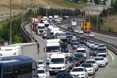 TEM Otoyolu'nda kilometrelerce araç kuyruğu!