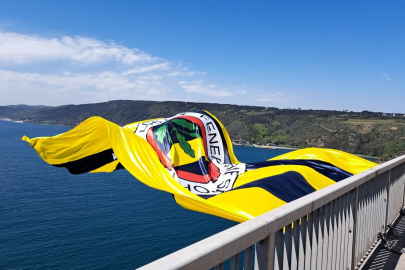 Fenerbahçe Bayrakları İstanbul'un Köprülerinde Dalgalandı