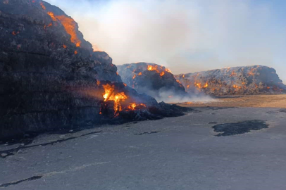 Şanlıurfa'da Binlerce Ton Saman Balyası Yandı
