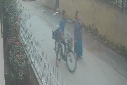 Sohbet Ettiği Kadının Altın Kolyesini Çalmaya Çalıştı