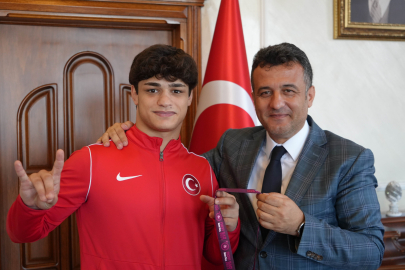 Milli Güreşçi Berber'in Bozkurt İşareti Açıklaması