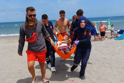Serinlemek İçin Denize Giren Genç Canından Oluyordu