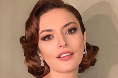 Ezgi Mola'dan Çocukluk Paylaşımı