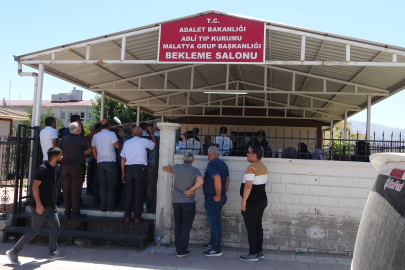 Karısını, kızını ve torununu öldürdü!