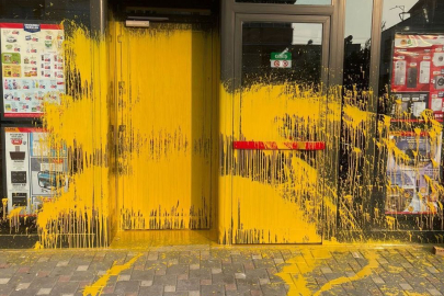 BİM'e sarı boyalı saldırı