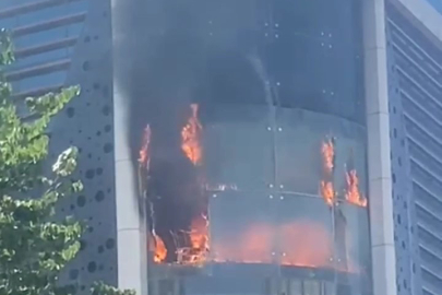 O AVM cayır cayır yandı