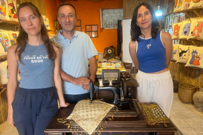 224 yıllık tarihi dikiş makinesine gözü gibi baktı!