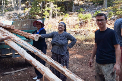 Mağaraya imece usulüyle tahta merdiven yaptılar!