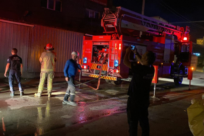 İnegöl'de çıkan yangında 3 kişi dumandan etkilendi