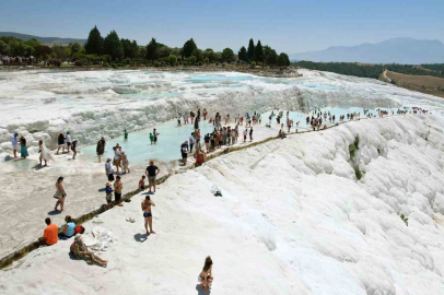 PAMUKKALE TRAVERTENLERI: DOĞANIN MÜKEMMEL SANATI VE TARIHI İNCISI: