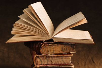 En İyi Yazarlar ve Eserleri: Edebiyatın Zirvesindeki İzler!