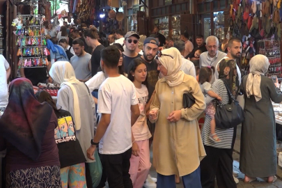 Tarihi çarşılarda hafta sonu yoğunluğu