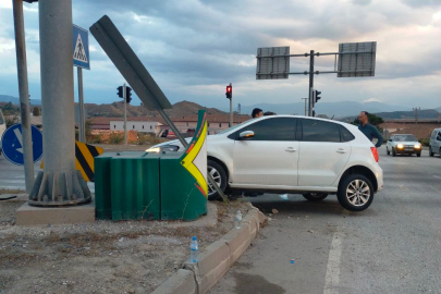 Kırmızı ışık ihlali trafik kazasına neden oldu