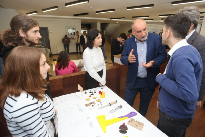 O belediyeden üniversiteyi kazanan tüm öğrencilere burs