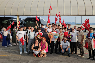 Dünya Şampiyonu Olan Gençlere Davullu Zurnalı Karşılama