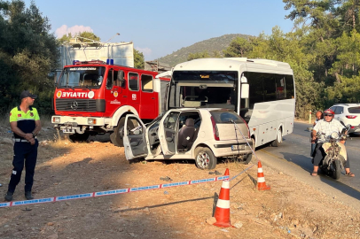 Otomobil ile minibüs kafa kafaya çarpıştı: 1 ölü, 1 yaralı