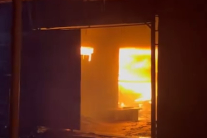 Adana'da Mobilyacılar Sitesinde İş Yeri Alev Aldı