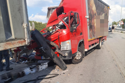 Kamyona arkadan çarpan kamyonetteki yolcu vefat etti!
