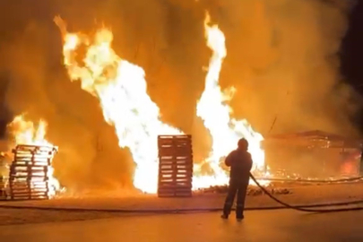 Palet Fabrikası Alevlere Teslim Oldu