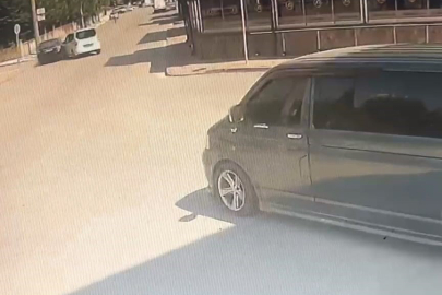 Kontrolden Çıkan Araç  İki Kafeye Daldı