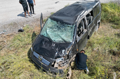 Devrilen minibüste 1 kişi öldü, 2 kişi yaralandı