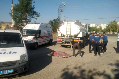 Küçük Muhammed'den geriye kalan kanlı terlikleri yürek burktu