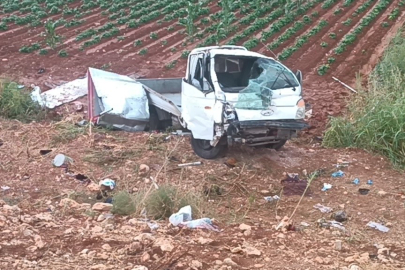 Tarım işçilerini taşıyan kamyonet kaza yaptı: 1 ölü, 22 yaralı