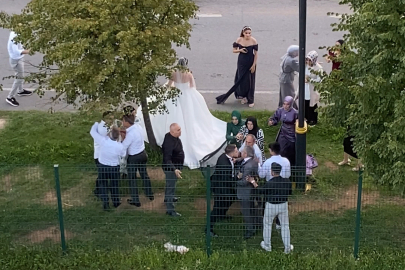 Gelin ve damat kavga eden yakınlarının ortasında kaldı