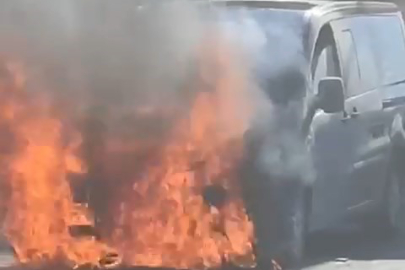 Minibüs Alevlere Teslim Oldu