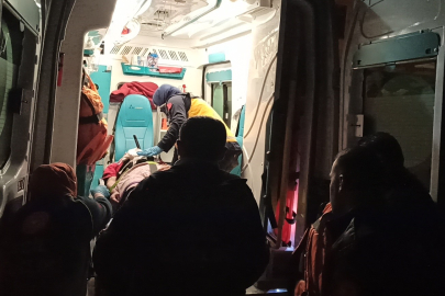 Kendini bıçakladı!