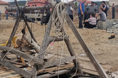 Baba ve oğulları kuyuya düştü!