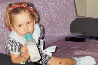 Serenay Sarıkaya'nın çocukluk fotoğrafları hiç değişmediğini gösterdi