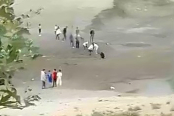 3 Çocuk Bir Anda Bataklığa Saplandı