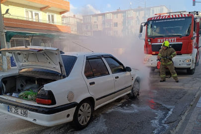 Trafik ışıklarında beklerken alev aldı