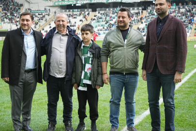 Bursaspor’dan Atış Grup’a Plaket