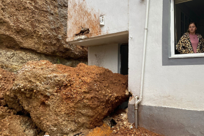 Gece Büyük Bir Gürültüyle Uyandılar, Kapılarında Kaya Parçasıyla Karşılaştılar