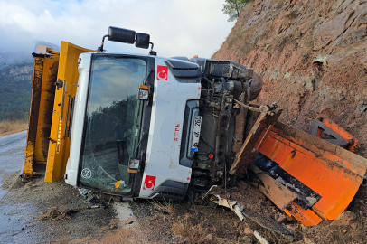 Tuzlama Çalışmasına Giderken Kaza Yaptı