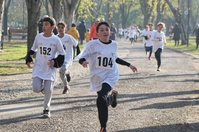 16. Başöğretmen Atatürk Kros Yarışması Heyecanlı Anlara Sahne Oldu